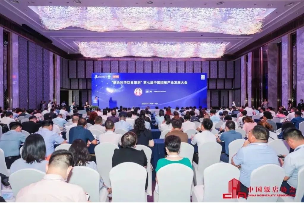 【協會動態(tài)】再獲全國前三甲！協會副會長單位——德保膳食斬獲“2021年度全國團餐TOP100”等榮譽稱號