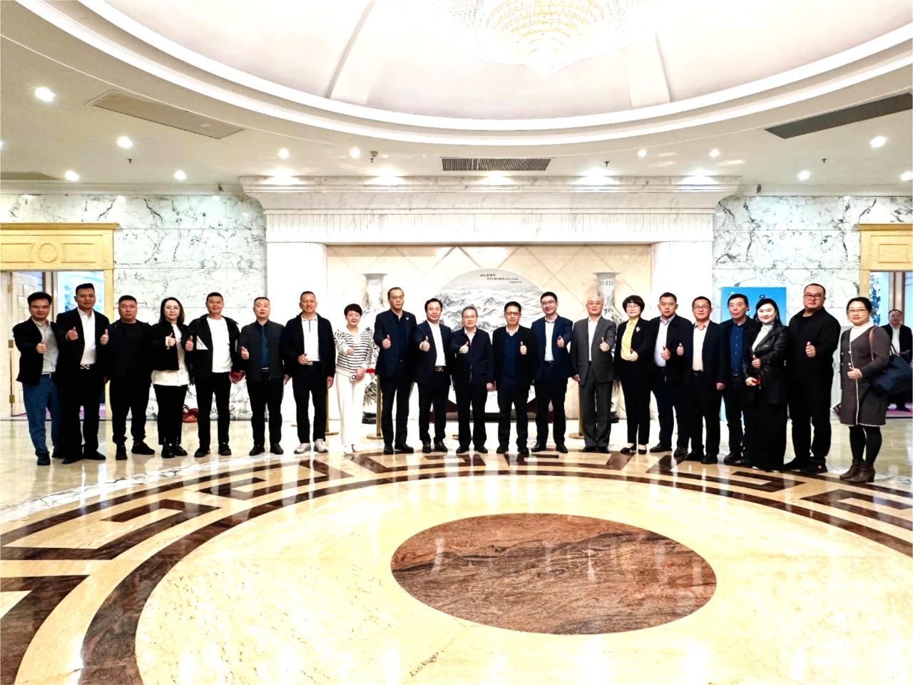 【協(xié)會動態(tài)】市工商聯(lián)組織企業(yè)家赴汕頭、潮州參加“百會助百縣 萬企興萬村” 暨助力產(chǎn)業(yè)轉(zhuǎn)移投資考察活動